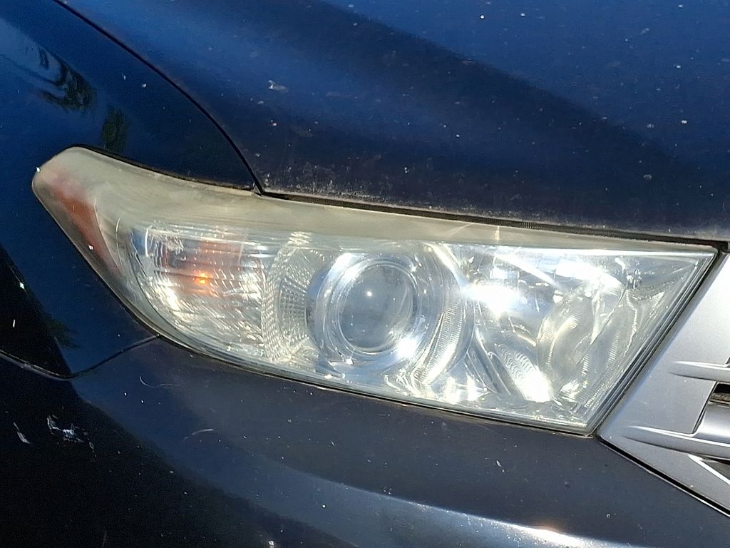 Thumbnail: 2013 Toyota Highlander - 4