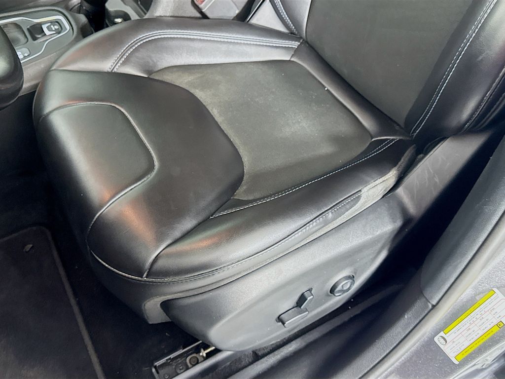 Used Car 2021 Jeep Cherokee  Latitude Plus For Sale Under $20,000 In Austin, Texas