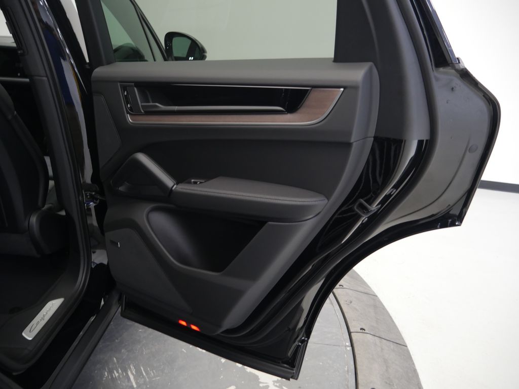 Thumbnail: 2026 Porsche Cayenne - 32