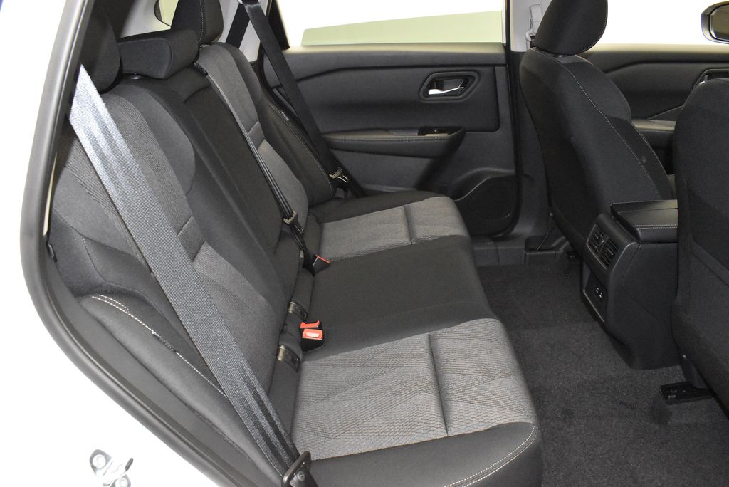 2025 Nissan Rogue SV 29
