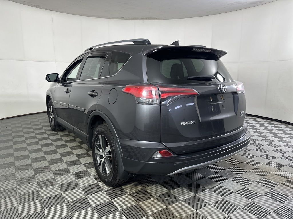 Used 2018 Gray Toyota XLE image 15