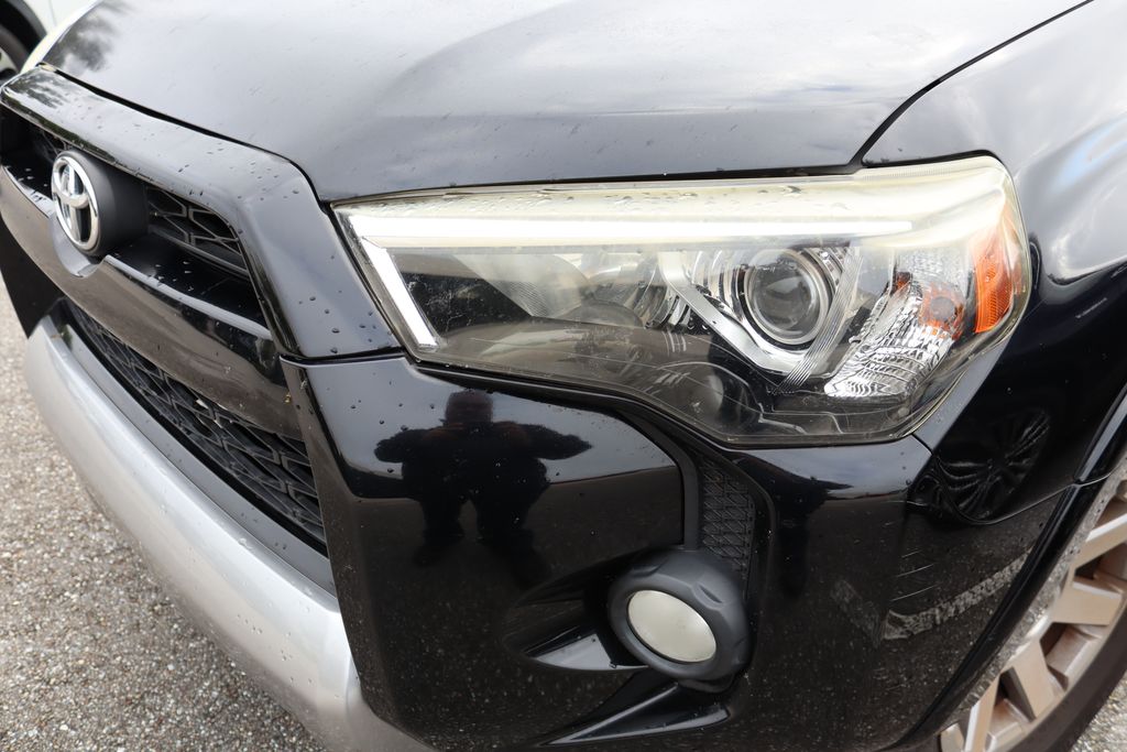 Thumbnail: 2014 Toyota 4Runner - 3