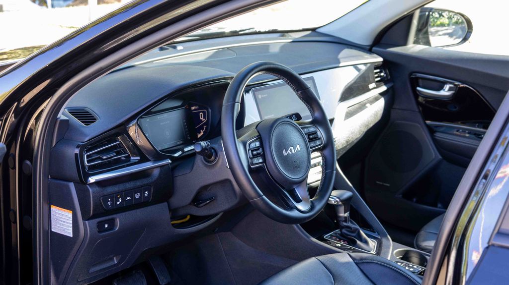 Used 2022 Kia Niro EX Premium 4D Sport Utility