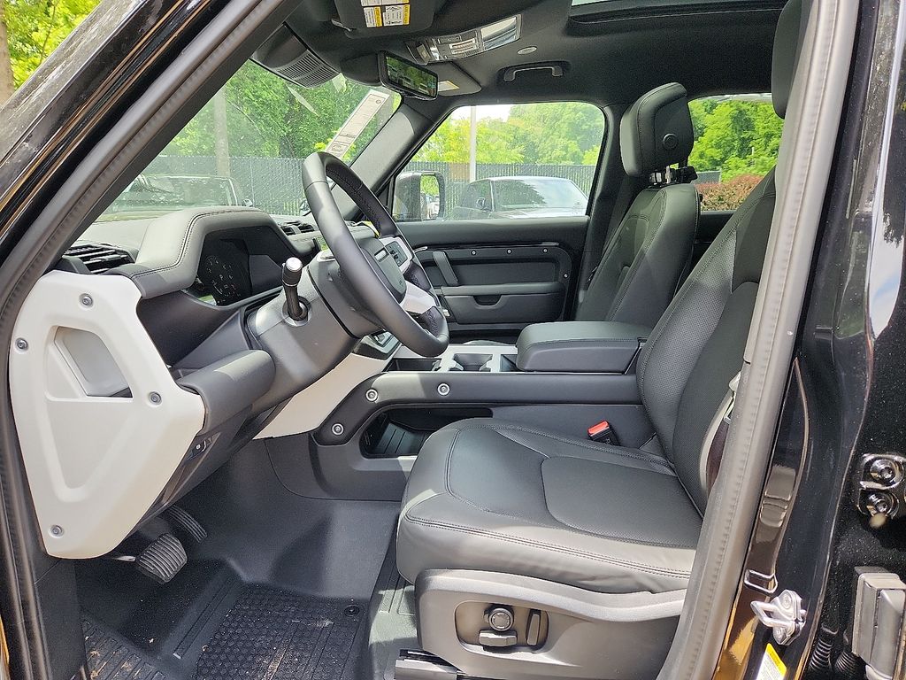 2025 Land Rover Defender 110 6