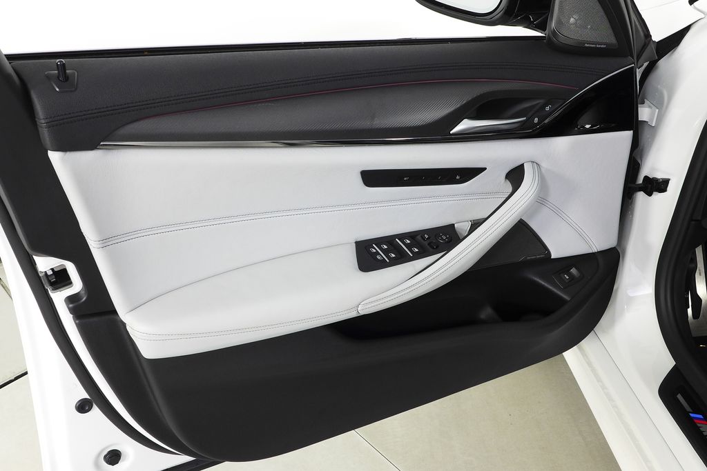2022 BMW M5 Base 12