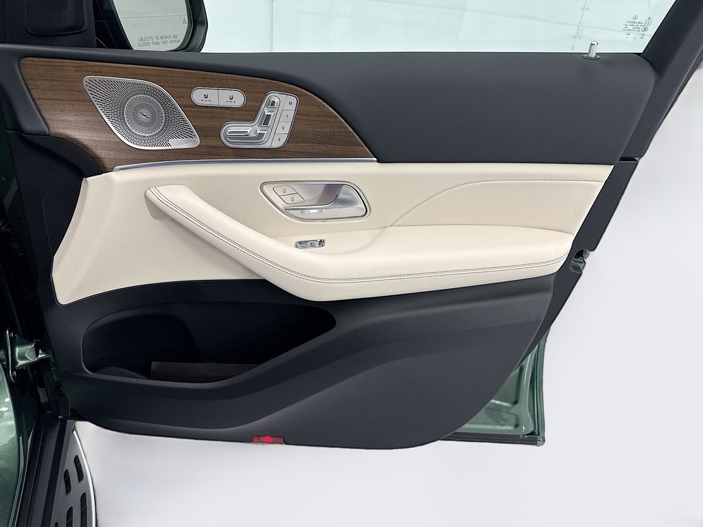 Thumbnail: 2026 Mercedes-Benz GLE - 24