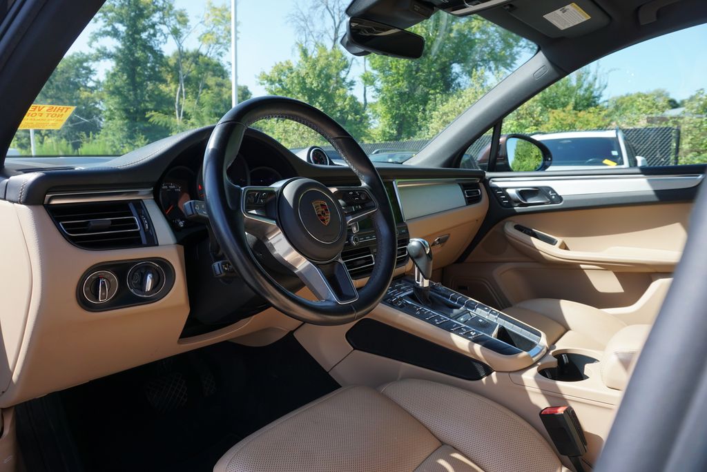 Thumbnail: 2021 Porsche Macan - 12