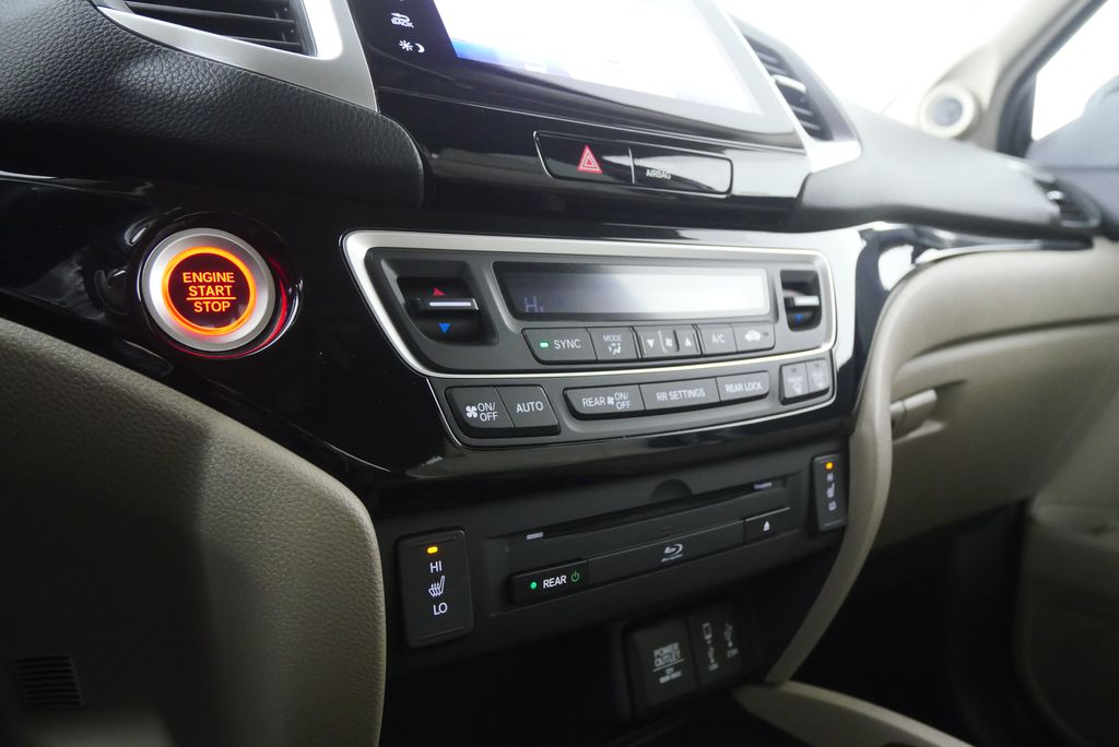 Thumbnail: 2017 Honda Pilot - 27