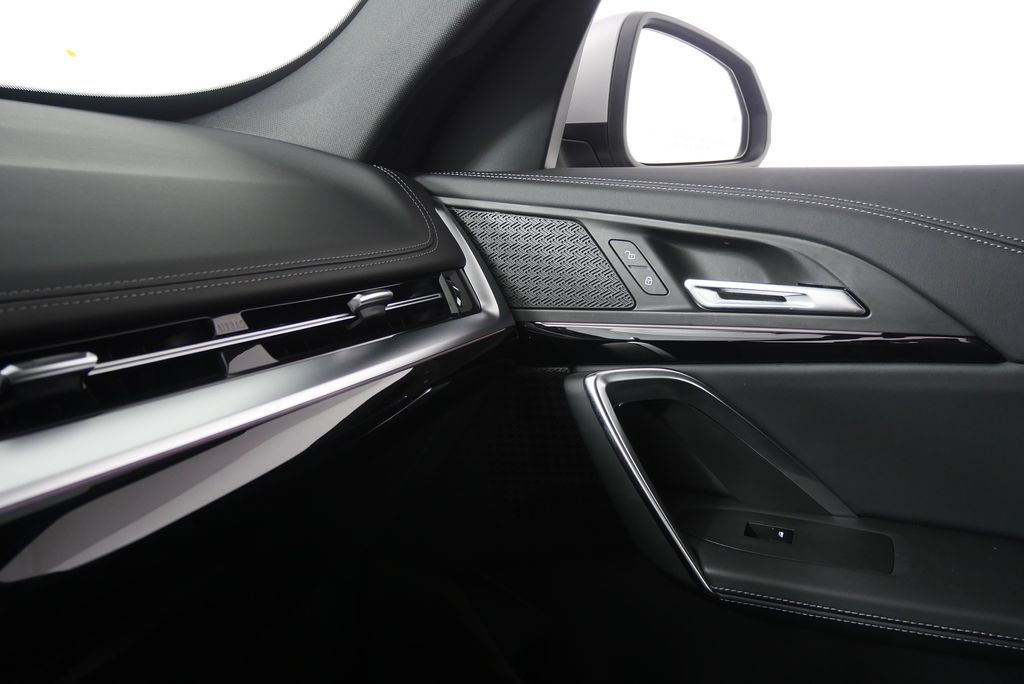 Thumbnail: 2023 BMW X1 - 30