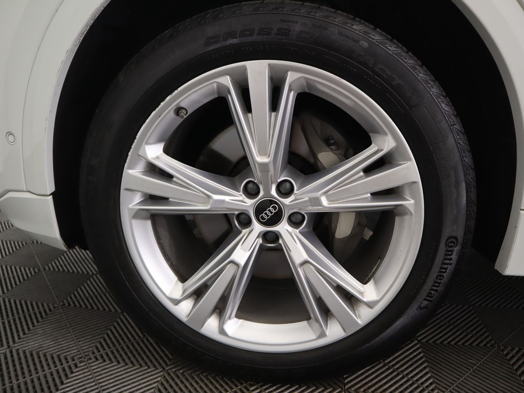 Thumbnail: 2022 Audi Q8 - 31