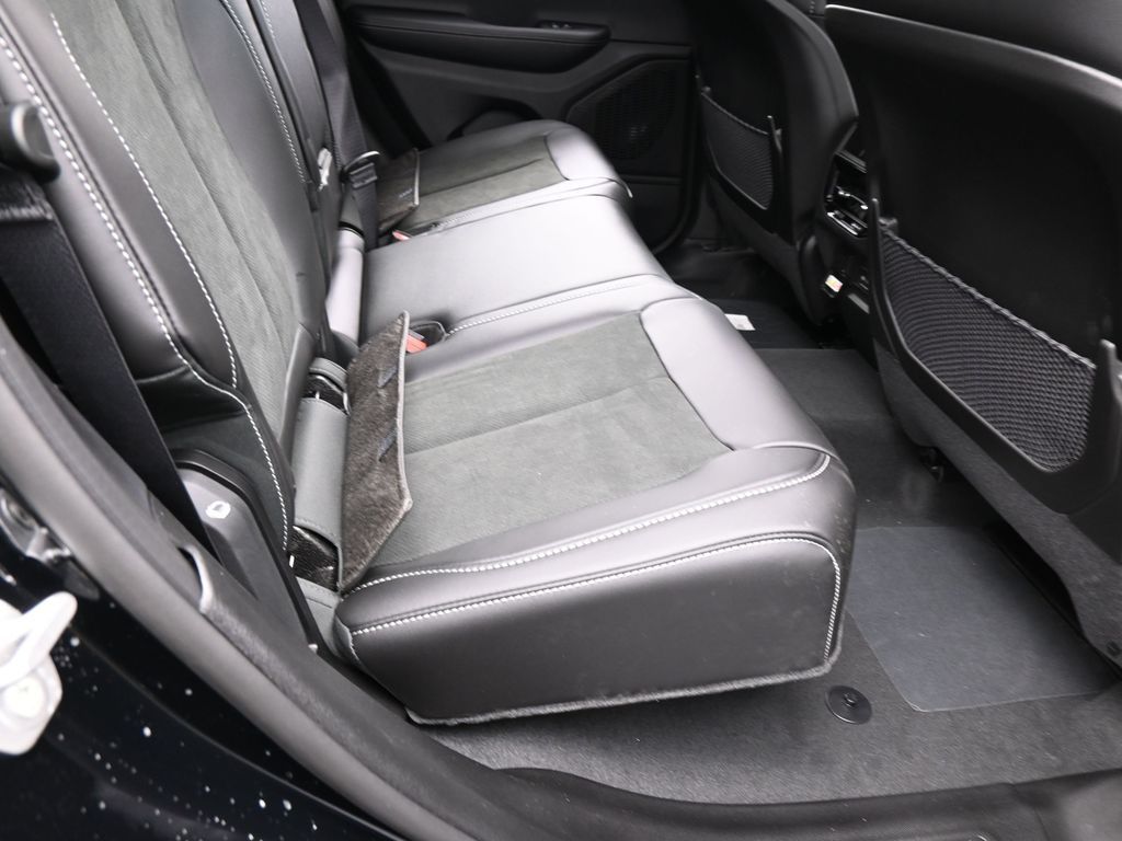 New 2026 Diamond Black Crystal Pearlcoat Jeep Laredo image 35