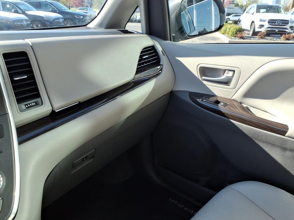 Used 2019 White Toyota XLE Premium image 24