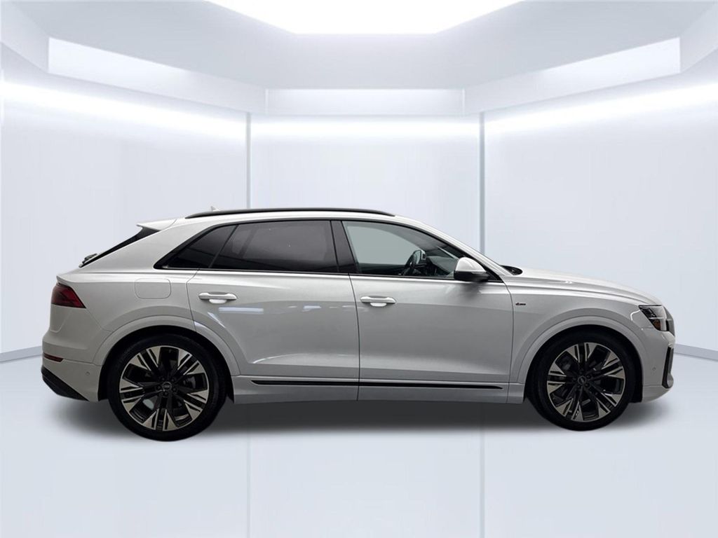 Thumbnail: 2026 Audi Q8 - 9