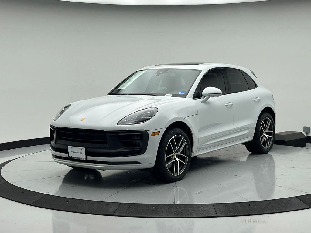 Thumbnail: 2022 Porsche Macan - 1