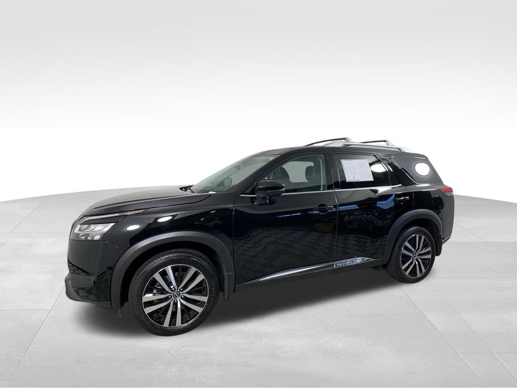 2024 Nissan Pathfinder Platinum 2