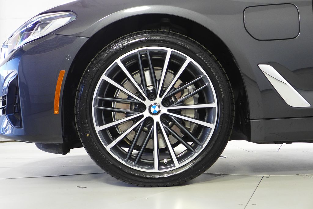 Thumbnail: 2021 BMW 5 Series - 5