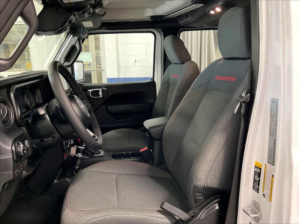 2026 Jeep Gladiator — photo 10