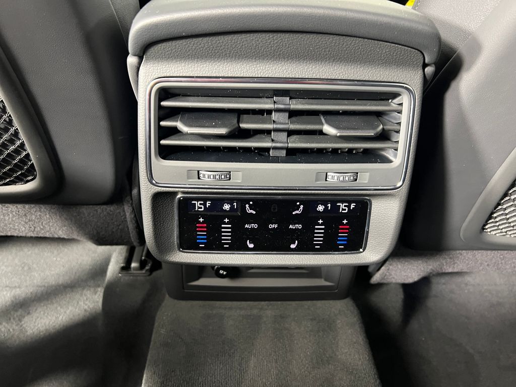 Thumbnail: 2025 Audi Q7 - 26