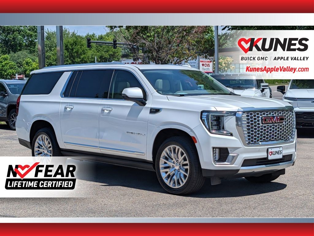 White Frost Tricoat 2023 GMC Yukon XL SUV / Crossover Four-Wheel Drive