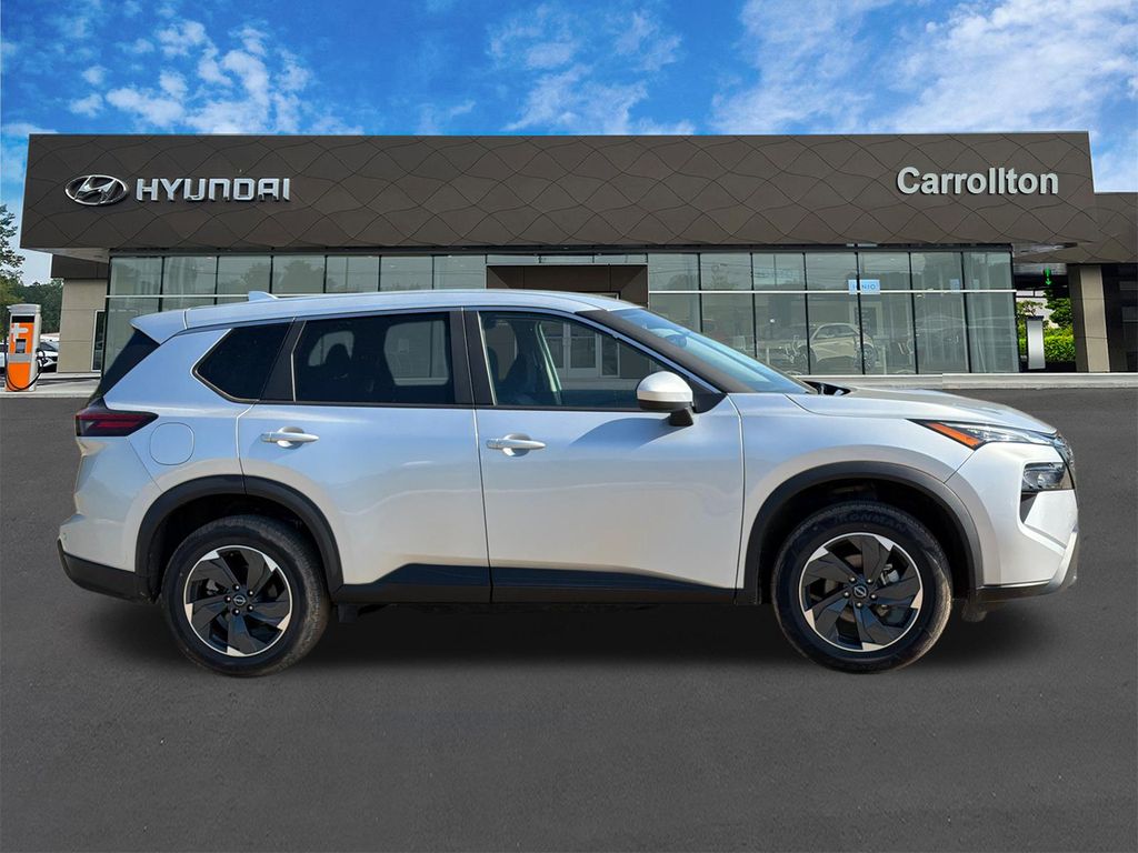Used 2025 Silver Nissan SV image 4