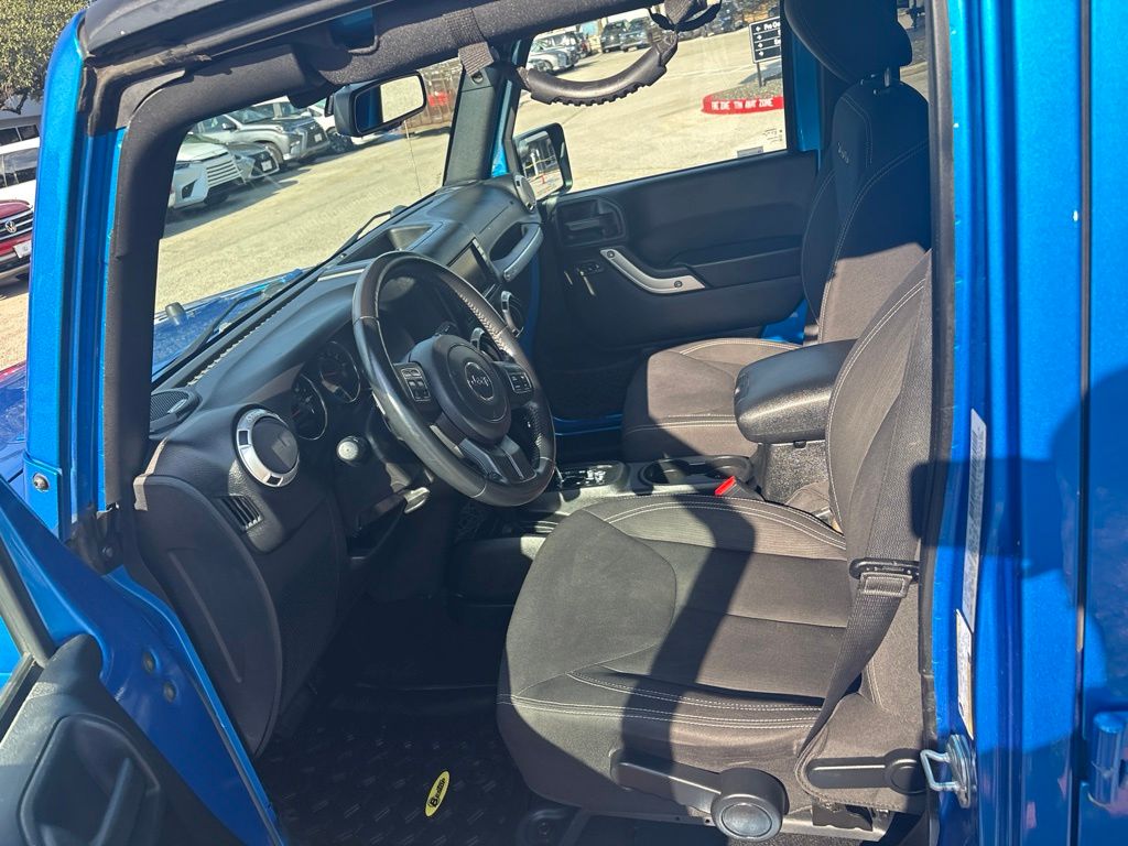 Thumbnail: 2016 Jeep Wrangler - 15