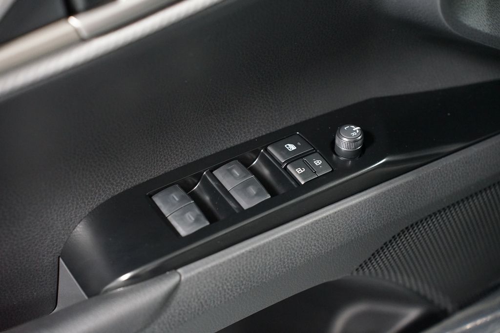 Thumbnail: 2025 Toyota Camry - 32