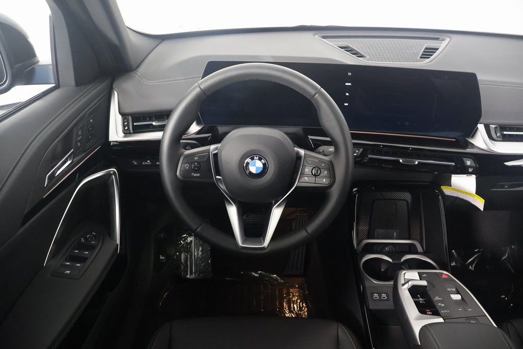 2025 BMW X2 xDrive28i 3