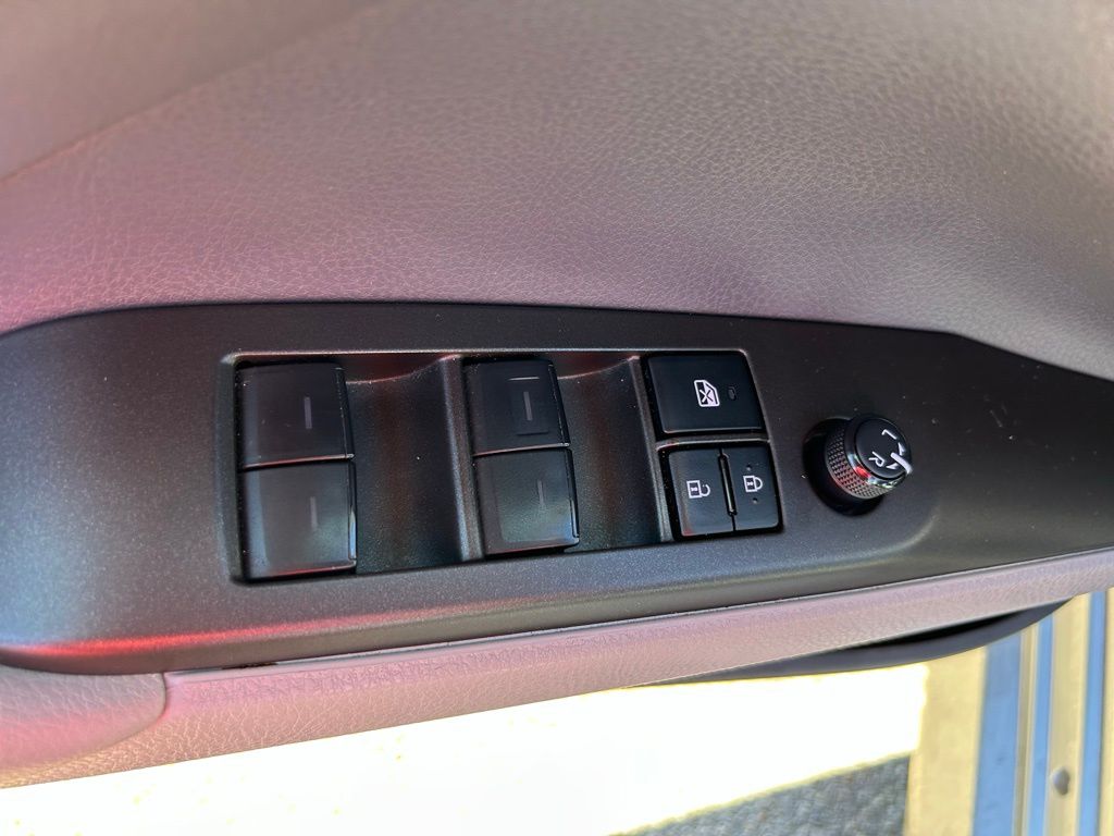 Thumbnail: 2023 Toyota Camry - 16