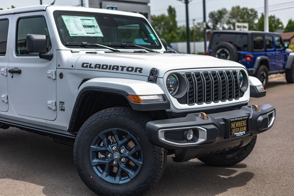 2026 Jeep Gladiator 85th Anniversary Edition thumbnail 3