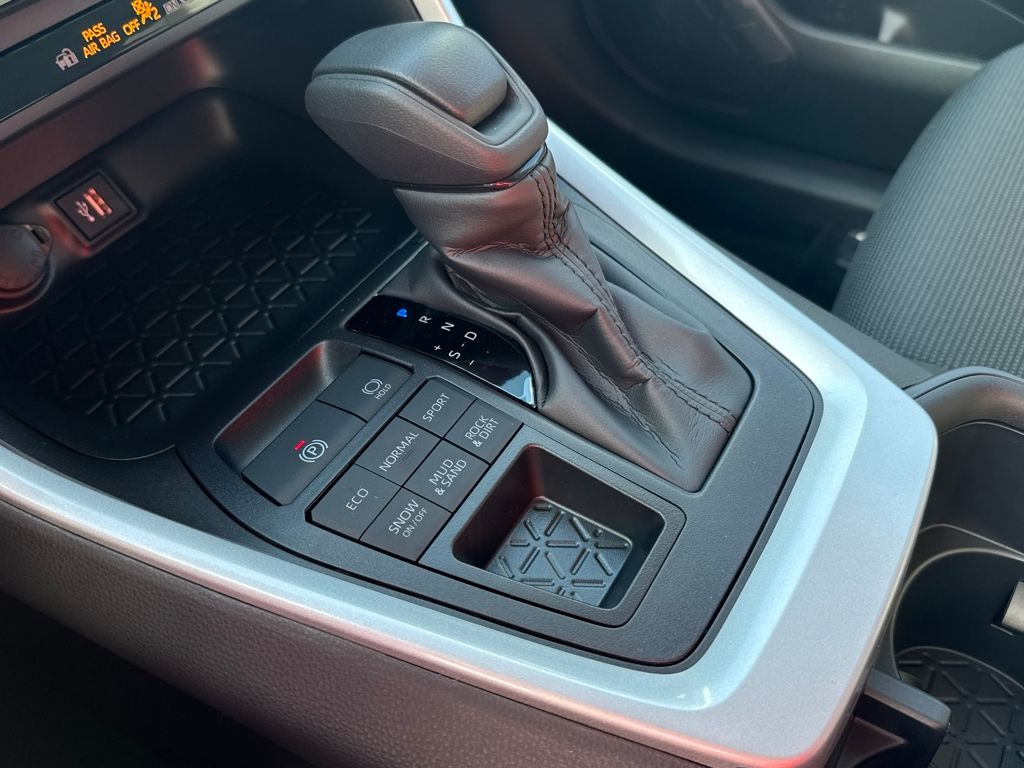 2025 Toyota RAV4 LE photo 19