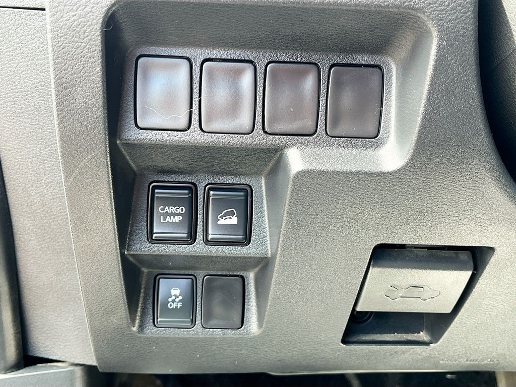 Used 2022 Gray Nissan SV image 10