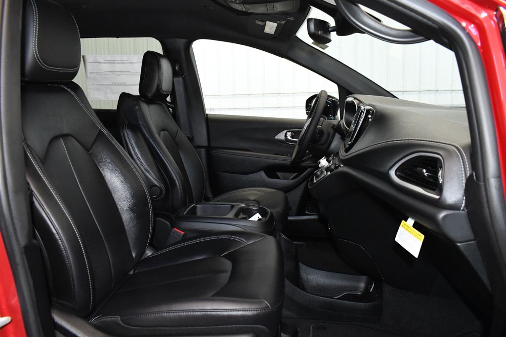 Used 2026 Red Chrysler Select image 24