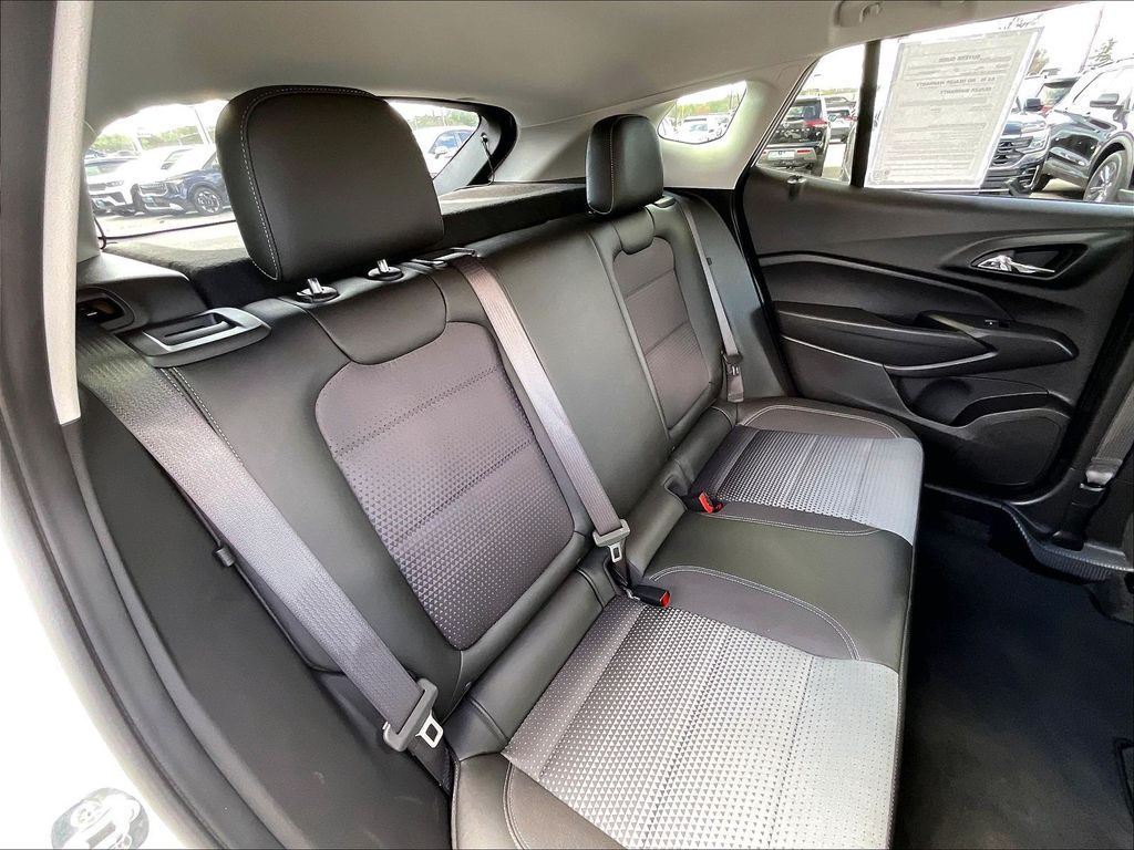 2025 Chevrolet Trax — photo 15