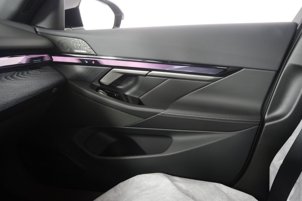 Thumbnail: 2026 BMW i5 - 22
