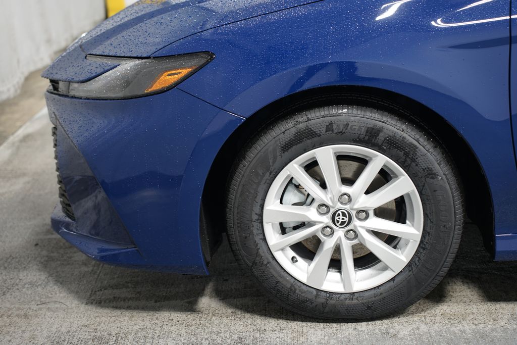 2025 Toyota Camry LE 5