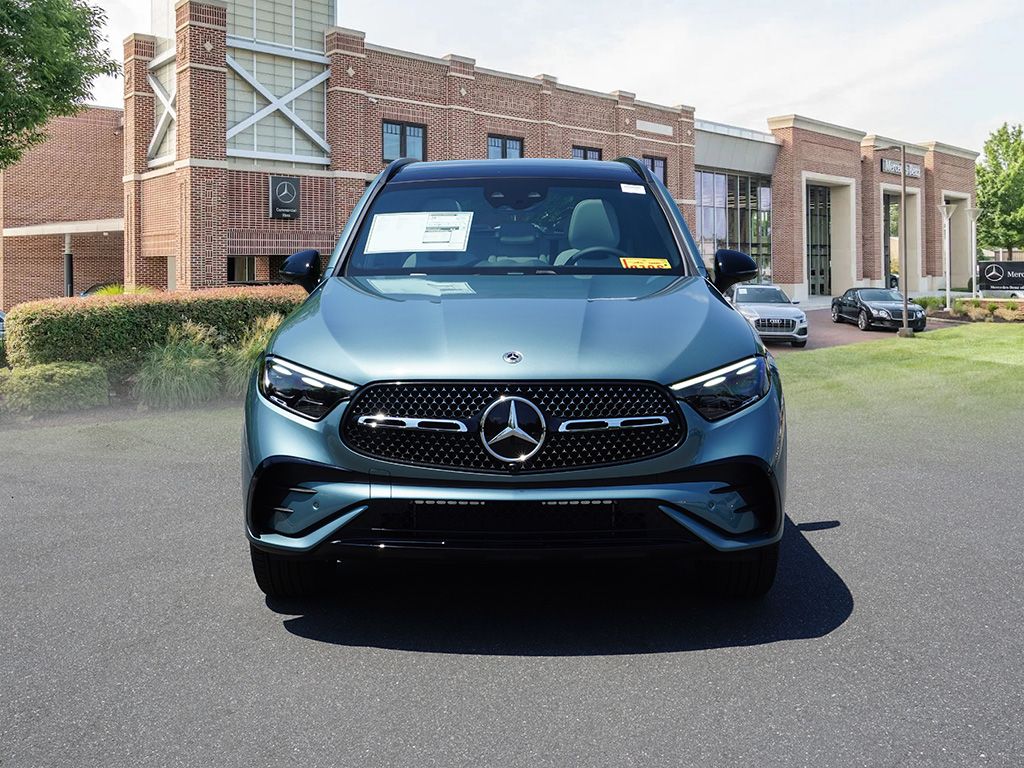 2025 Mercedes-Benz GLC 300 2