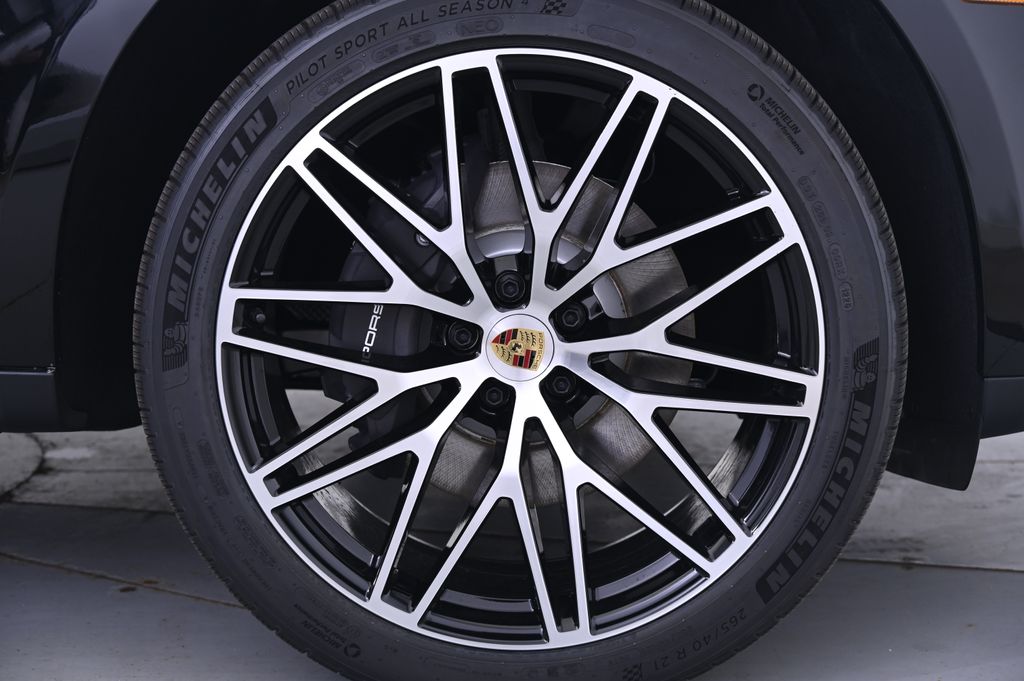 Thumbnail: 2025 Porsche Macan - 14