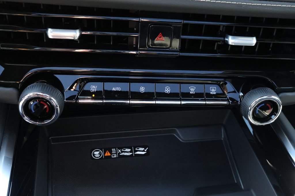 Thumbnail: 2025 Chevrolet Suburban - 30