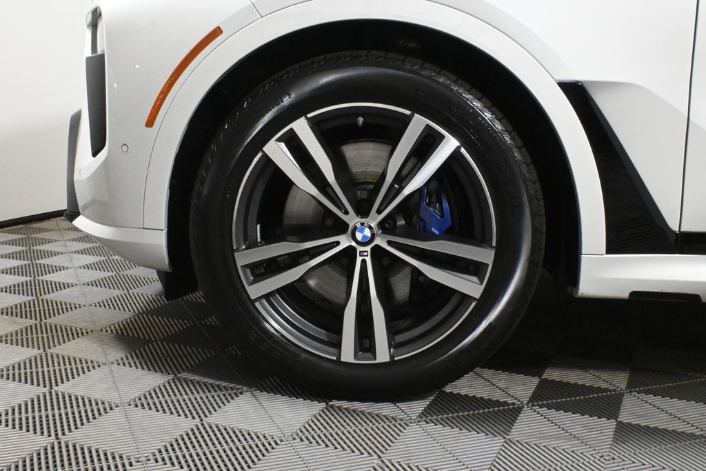 Thumbnail: 2024 BMW X7 - 12
