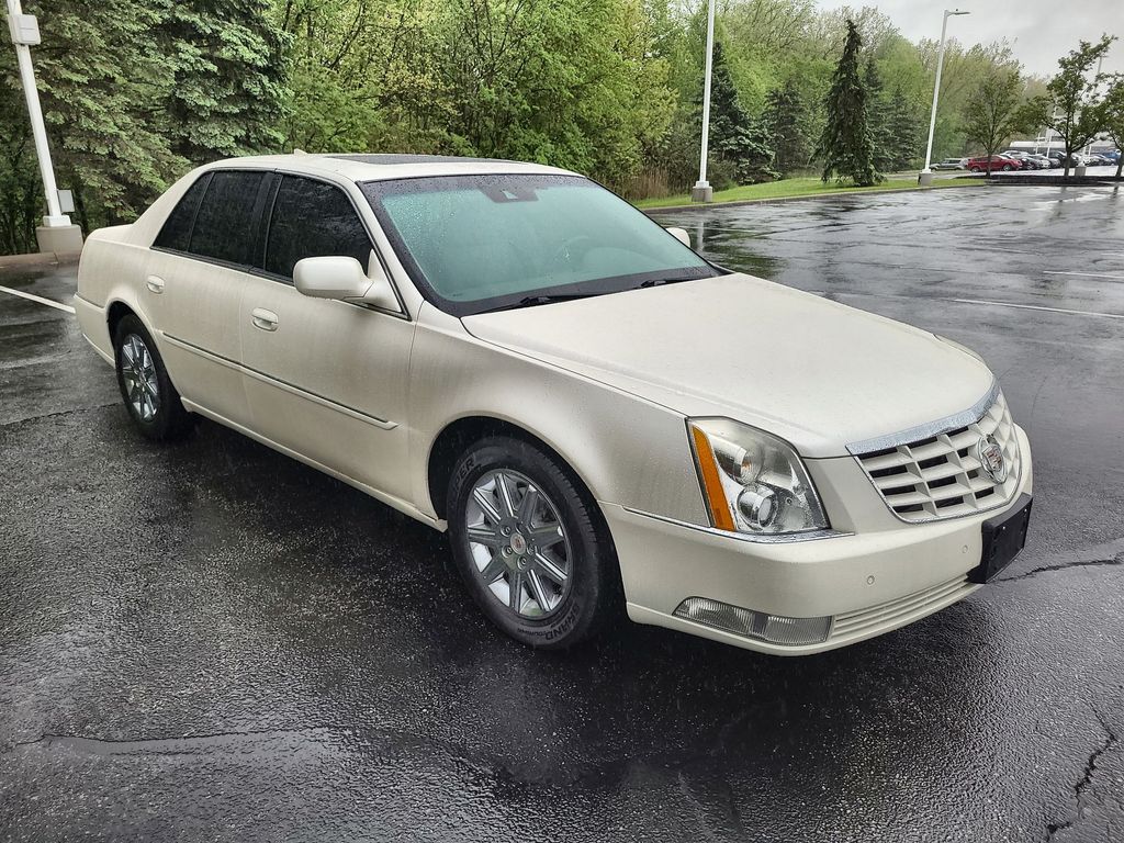 2011 Cadillac DTS Premium 2