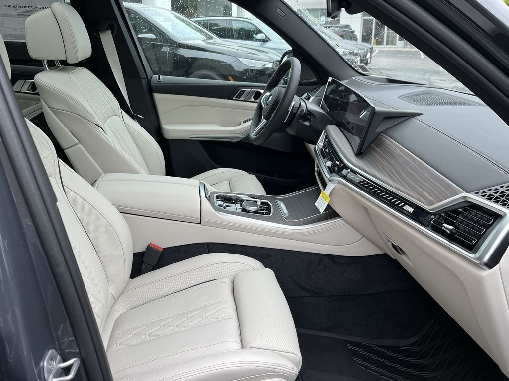 2026 BMW X5 M60i 25
