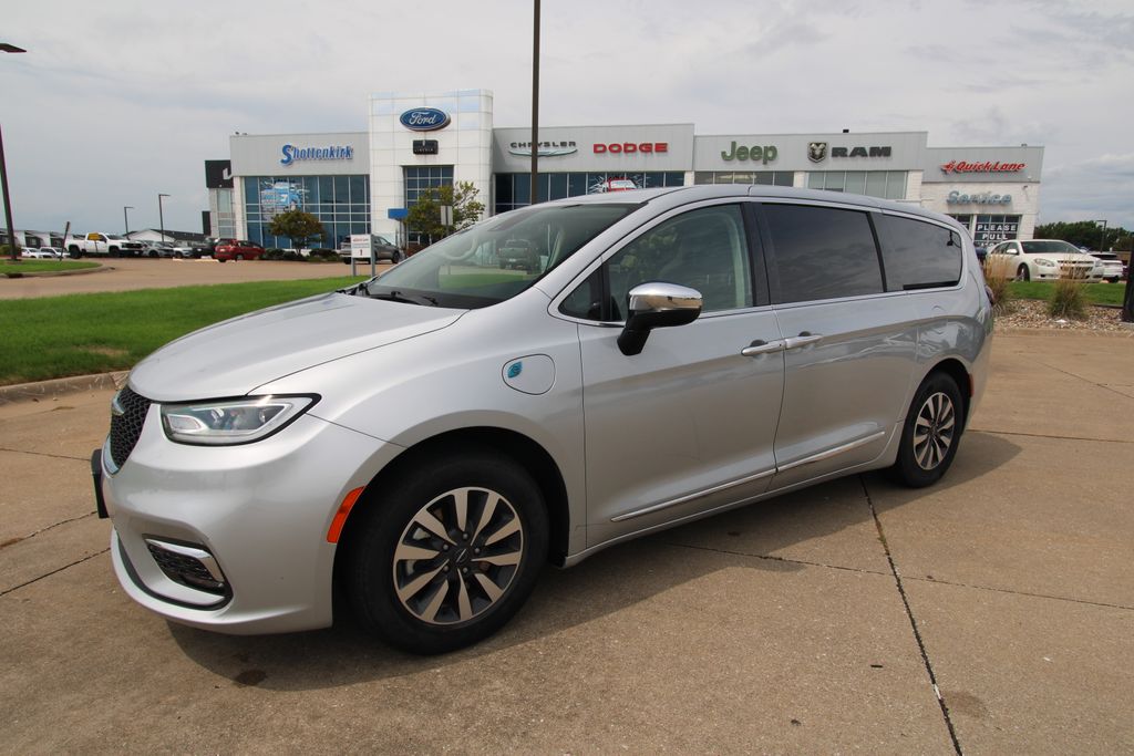 Used 2023 Chrysler Pacifica Hybrid Van