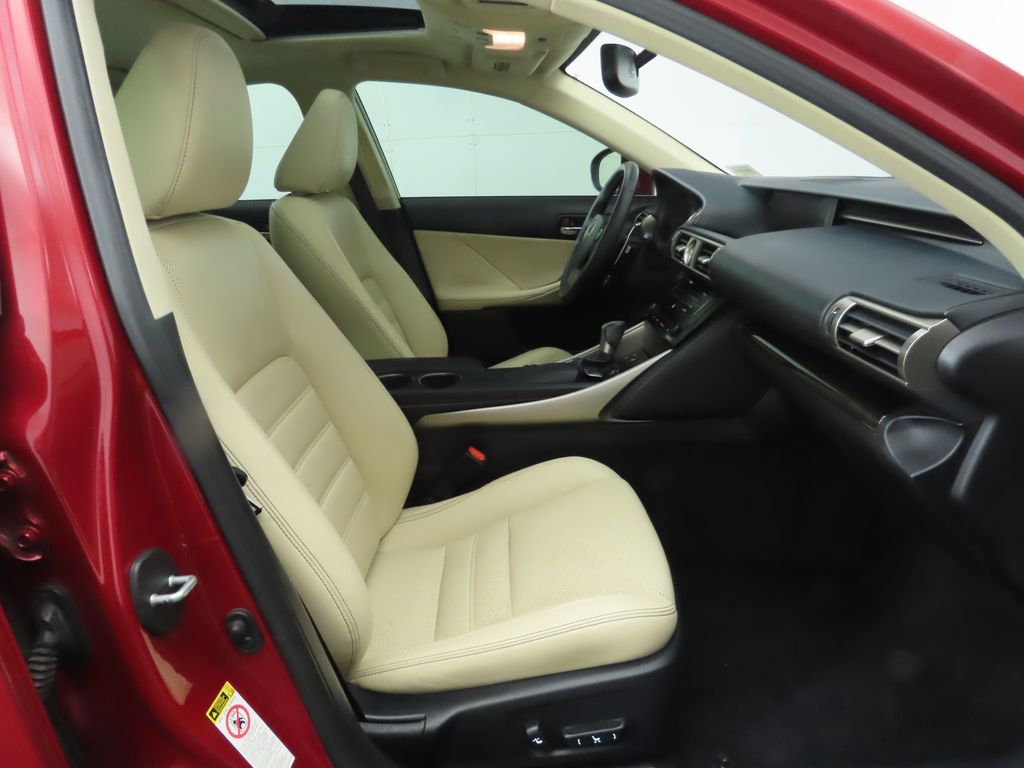 Thumbnail: 2014 Lexus IS - 21