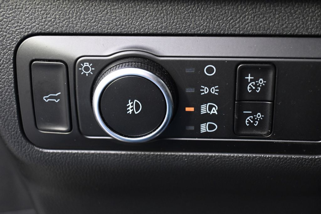 Used 2025  Ford Platinum image 25