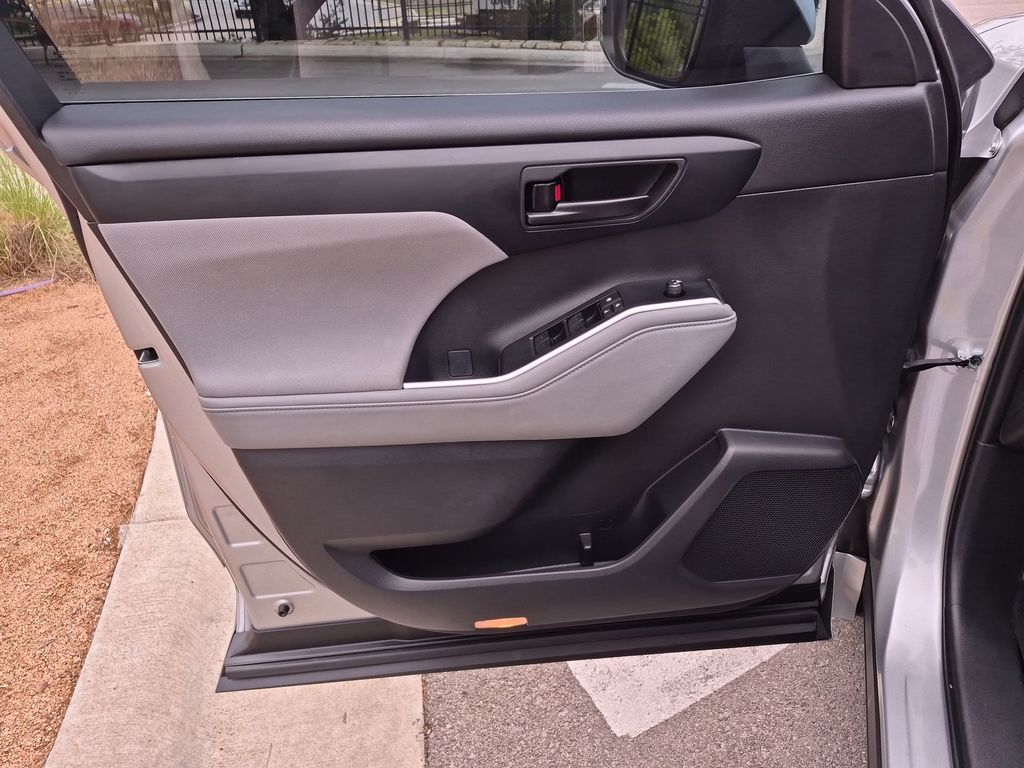 Used Car 2023 Toyota Highlander  L For Sale Under $40,000 In Austin, Texas