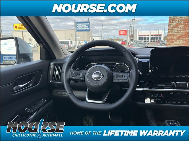 2025 Nissan Pathfinder SL photo