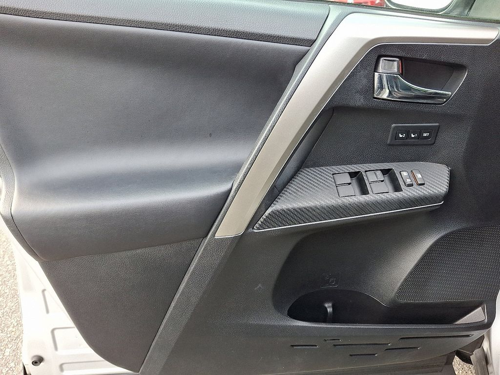 Thumbnail: 2014 Toyota RAV4 - 12
