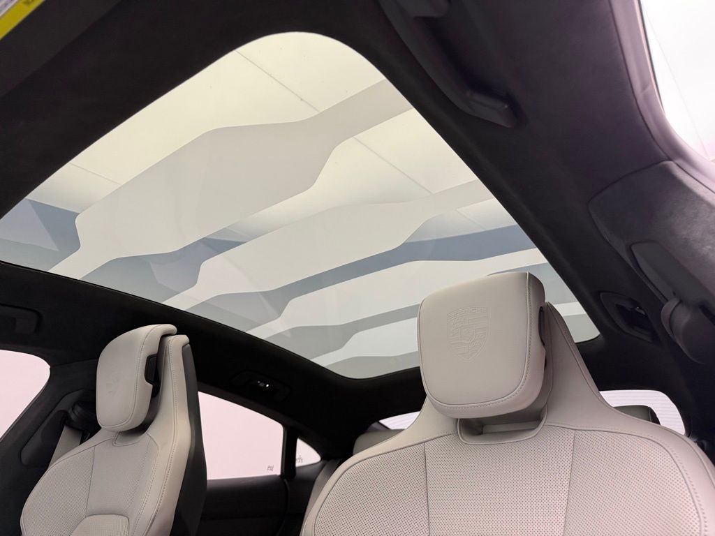 Thumbnail: 2022 Porsche Taycan - 14