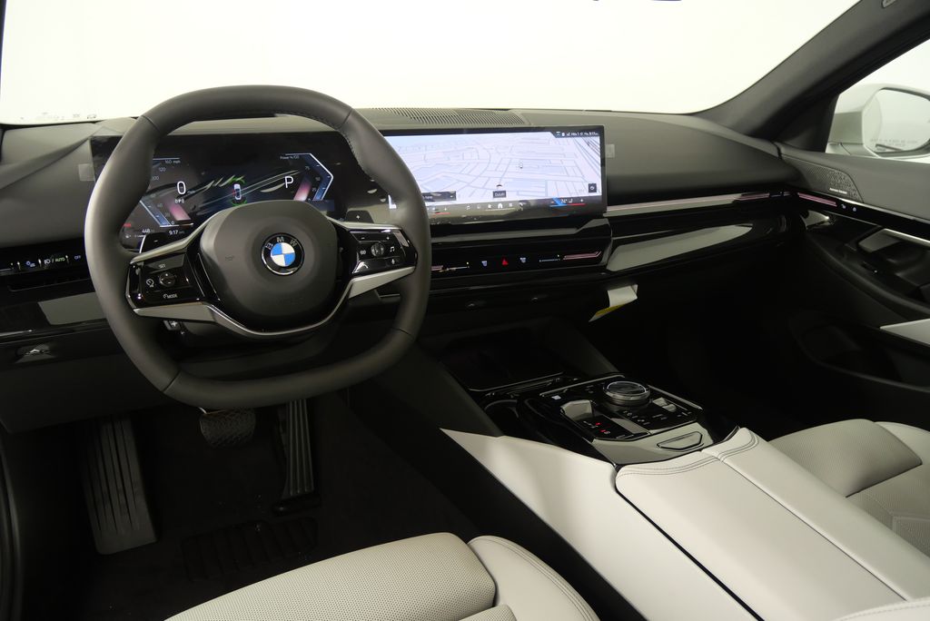 2025 BMW 5 Series 530i 17