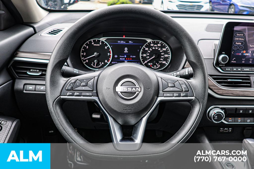 Used 2025 White Nissan 2.5 SV image 30